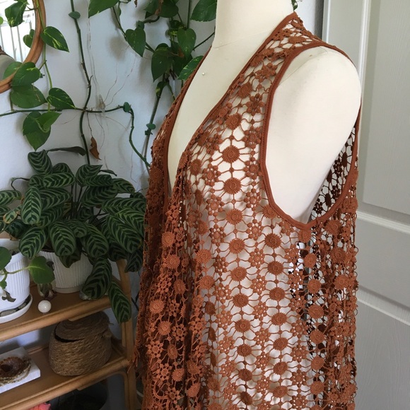 ✨Elegant Brown Crocheted Vest✨ - Picture 3 of 6